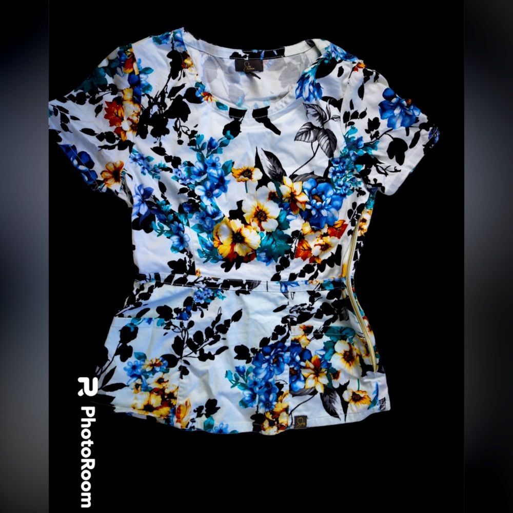 Jaanu Women’s Floral Scrub Top XS – Stylish Medical Uniform